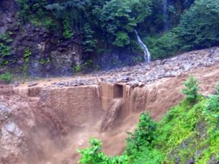 Rize'de Köprüler Yıkıldı, Yollar Çöktü!