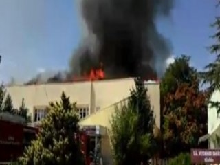Üniversitede Korku Dolu Anlar! Fakülte Yanıyor