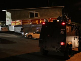 Dev Operasyon! Mahalle Sarıldı