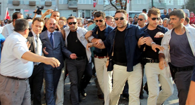 Şehit Cenazesinde Bakan Müezzinoğlu'nu Şok Eden Protesto