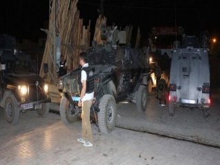 Teröristler Askere Saldırdı