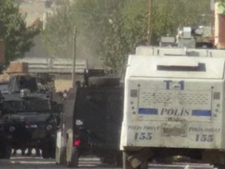 Hendek Kapatan Polislere Saldırı!