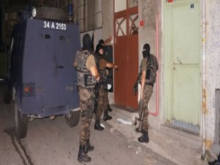 İstanbul'un 5 İlçesinde 400 Polisle Dev Operasyon