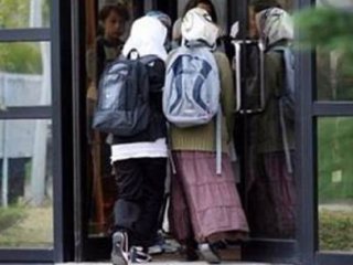 İsviçre'de Başörtülü Öğrenci Okula Alınmadı