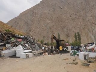 Hakkari'de Patlama: 2'si Çocuk,4 Yaralı