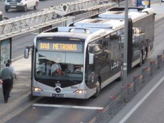 Metrobüste Yeni Uygulama!
