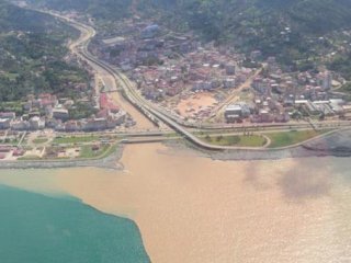 Hopa'da Deniz Renk Değiştirdi!