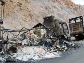 PKK'lılar Tendürek'te 3 Araç Yaktı