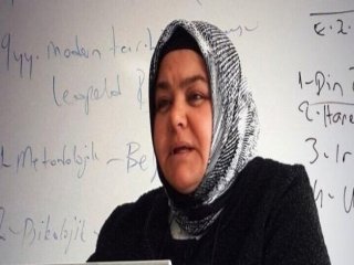 İşte Türkiye'nin İlk Başörtülü Bakanı