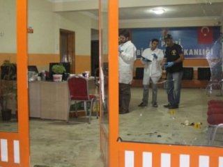 AK Parti Binasına Bombalı Saldırı