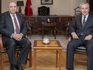 Veda Ederken Dikkat Çeken Detay