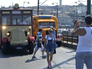 Görenler Telefona Sarıldı!