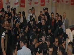 MHP kongresinde kavga