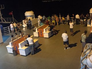 Gökçeada feribotu seyir halindeyken arıza yaptı
