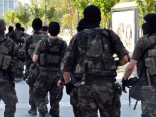 O Teröristlerin Biri Öldü Diğeri Yakalandı