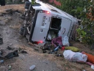 İşçi Minibüsü Şarampole Uçtu: 20 Yaralı!