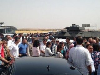Demirtaş'ın Konvoyu Durduruldu