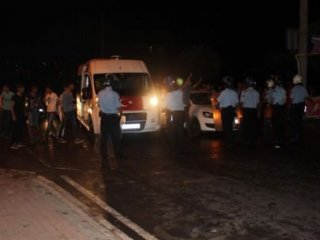 HDP'liler Kendilerini Koruyan Polisi Taşlayınca...