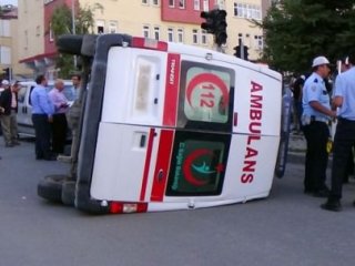 Samsun'da Ambulans Yoldan Çıktı: 4 Yaralı