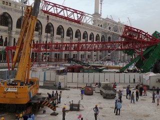 'Üstümüze Beton Parçaları Yağıyordu'