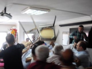 CHP'de Tekme Tokat Kavga