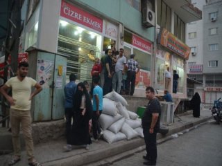 Teröristler Camiye Giden Vatandaşları Vurdu