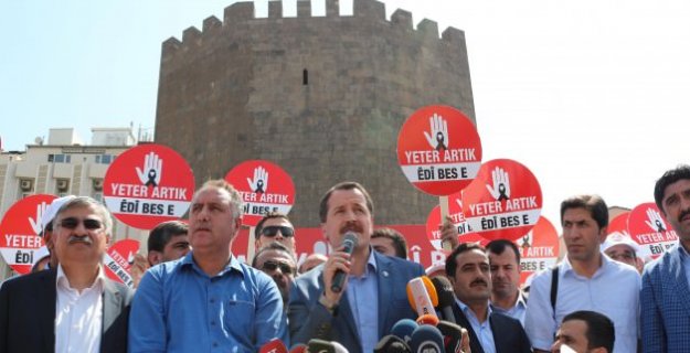 600 STK'dan Diyarbakır'da Çağrı: Silah Bırak PKK!