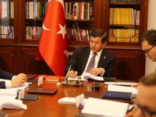 İşte Davutoğlu'nun Masasındaki Son Anket