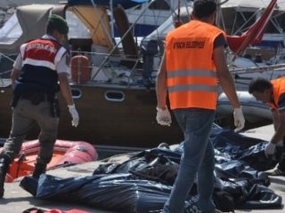 Mülteci Botuna Yolcu Gemisi Çarptı: 13 Ölü