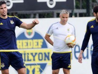Pereira-Van Persie Krizi Tatlıya Bağlandı!