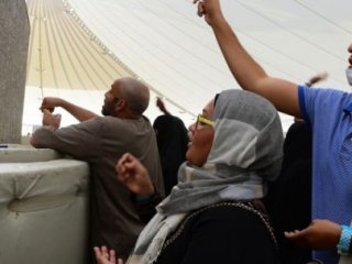 'Şeytana Atılan Taşlar Parayla' Yalanı