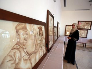 Bu Tabloları Neden Yaptığını Duyunca Şaşıracaksınız!