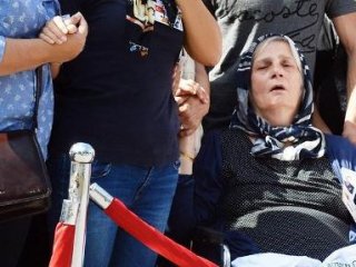 Şehit Annesi'nden Şok Üstüne Şok