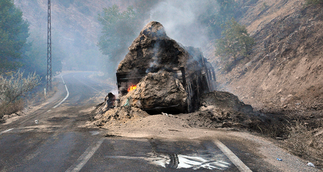 Tunceli'de Saman Yüklü Kamyon Yandı