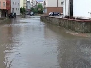 Ümraniye’de Evleri Su Bastı