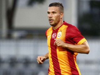 Podolski'ye Astana'da Şok Tepki!