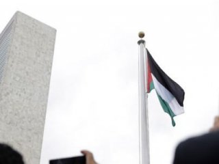 Filistin bayrağı göndere çekildi