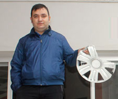 Tekerleği Patladı Jantla Belediyeyi Bastı