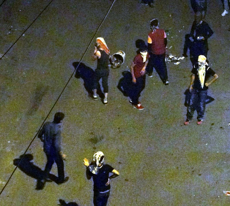 Araç Yakan Teröristler Polise Ateş Açtı