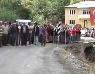 Sopayı Alan Meydana İndi!