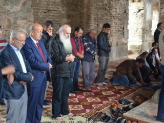 Başpiskopos İmana Geldi