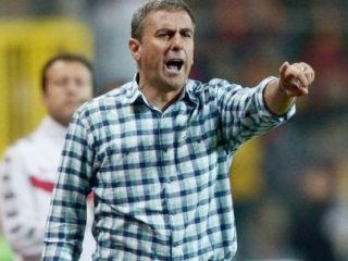 Hamzaoğlu: Podolski'nin Eline Çarpıyor Ama...