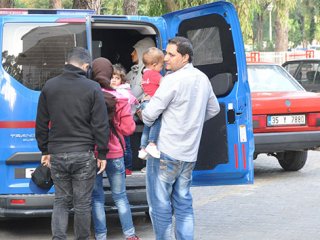 İzmir'de 50 mülteci yakalandı