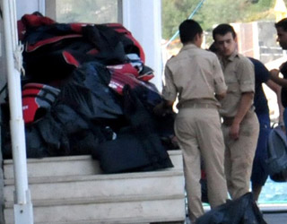 Ölüm Yelekleri Toplanıyor