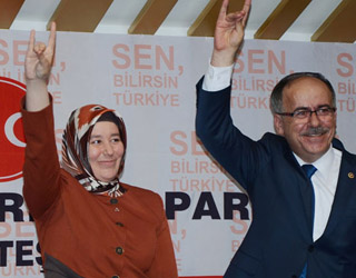 AK Parti Konya Kadın Kolları Başkanı MHP'ye Katıldı