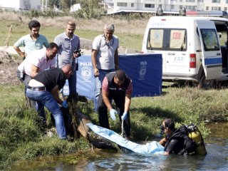 Sulama Kanalından Eldivenli Erkek Cesedi Çıktı