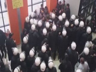 Kocaeli Üniversitesi'nde Öğrencilere Polis Müdahalesi