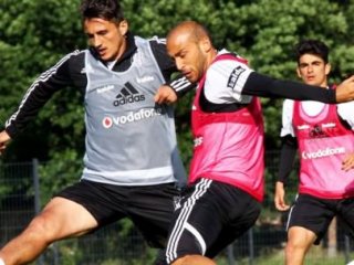 Kara Kartal'da Bir Ayrılık Sesi Daha