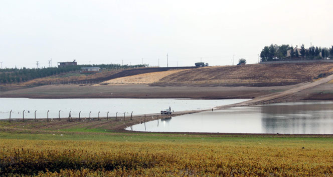Sular Çekilince Yol Ortaya Çıktı