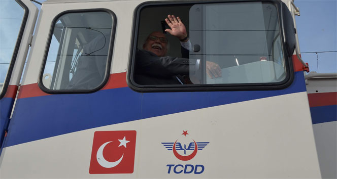 Milli Elektrikli Lokomotif Raylara İndi